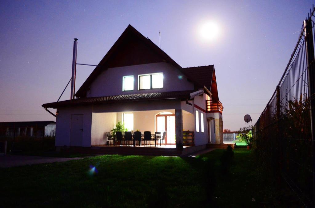 Pensiunea Ana Odoreu ภายนอก รูปภาพ